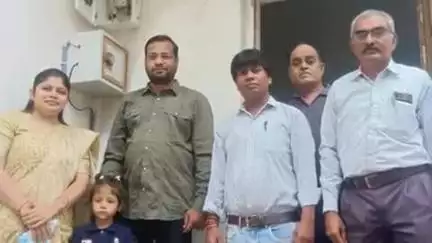 ગરબાડા: ગરબાડા એમ.જી.વી.સી.એલ દ્વારા ગામના સરપંચ ના ઘરેથી સ્માર્ટ  મીટર લગાવવાનો શુભારંભ..
