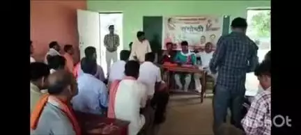 गोला गोकरणनाथ: गोला तहसील क्षेत्र के संसारपुर में परम श्रद्धेय डॉक्टर श्यामा प्रसाद मुखर्जी की जन्म जयंती पर आयोजित की गई गोष्ठी