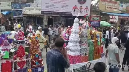 हरदोई: मोहर्रम पर हरदोई शहर में निकला ताजिया जुलूस, सुरक्षा व्यवस्था के लिए पुलिस कर्मी रहे तैनात