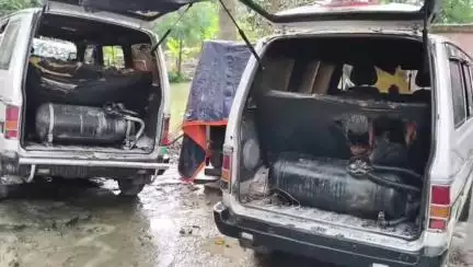 ভাতার: ভাতারের পাটনাই ৯ দিনের মাথায় আবারও রাতের অন্ধকারে ২টি maruti গাড়ি পুড়িয়ে দেওয়ার অভিযোগে এলাকায় ব্যাপক চাঞ্চল্য