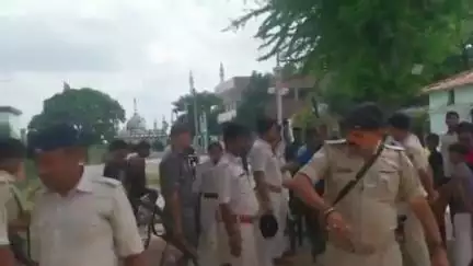 गायघाट: मुहर्रम पर्व को लेकर कटरा गायघाट समेत अन्य जगहों पर प्रशासन सख्त, संवेदनशील जगहों पर पुलिस तैनात