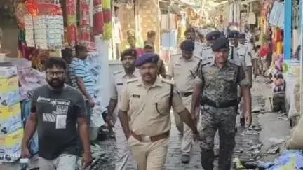 मधुबनी: एसपी योगेंद्र कुमार के नेतृत्व में जिले के संवेदनशील जगहों पर निकाला गया पैदल फ्लैग मार्च