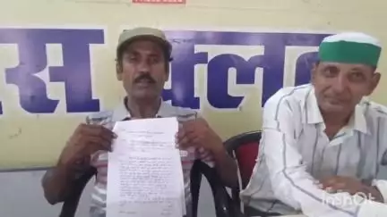 गोरखपुर: पुश्तैनी जमीन जबरन कब्जा करने का आरोप लगाते हुए पीड़ित ने जर्नलिस्ट प्रेस क्लब में प्रेस वार्ता कर न्याय की लगाई गुहार
