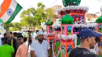 मढ़ौरा: मढ़ौरा के 21 स्थानों से निकला ताजिया का जुलूस