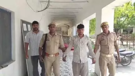 जलेसर: बारा समसपुर में 20 वर्षीय युवती का हत्यारा प्रेमी निकला, कैंची से गला गोदा, पुलिस ने 48 घंटे में आरोपी को किया गिरफ्तार