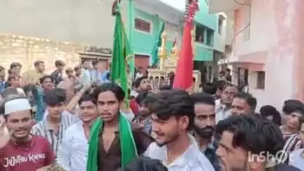 कासगंज: कासगंज शहर में मुहर्रम के दसवें दिन मुस्लिम समुदाय ने ताजियों का जुलूस निकाला