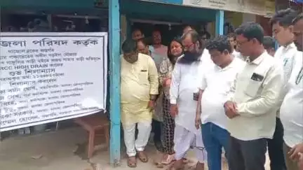 গাজোল: মাঝাড়া অঞ্চলের বামন গোলা মোড় এলাকায় জেলা পরিষদের উদ্যোগে হাই ড্রেনের শুভ শিলান্যাস কর্মসূচি অনুষ্ঠিত হয়