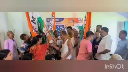 আলিপুরদুয়ার ১: শালকুমারে শহীদ দিবসের প্রস্তুতি সভায় বিজেপি ছেড়ে তৃণমূলে যোগদান 15 টি পরিবারের,উপস্থিত ব্লক সভাপতি
