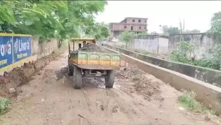 सिंगरौली: वार्ड नंबर-40 व 42 ताली के लोगों ने प्रशासन को दिया 3 दिन में सड़क ठीक करने का अल्टीमेटम, उपखंड अधिकारी को दिया ज्ञापन