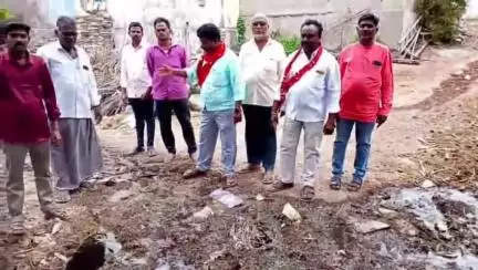 సున్నం పల్లె గ్రామంలో రోడ్లు కరెంటు స్తంభాలు వేయకపోతే ఆందోళన చేపడతాం : సిపిఎం జిల్లా కార్యదర్శి వర్గసభ్యులు నాగేశ్వరావు