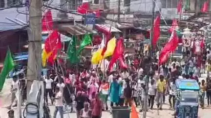 बहादुरगंज: बहादुरगंज में सौहार्दपूर्ण माहौल में मोहर्रम का पर्व मनाया गया, युवाओं ने दिखाए करतब, सुरक्षा के रहे पुख्ता इंतजाम