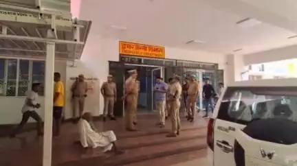 गाज़ीपुर: नसीरपुर में तेज रफ्तार एसयूवी 700 ने बाइक सवार 4 लोगों को मारी टक्कर, 3 की मौके पर हुई मौत, एक गंभीर, वाराणसी रेफर