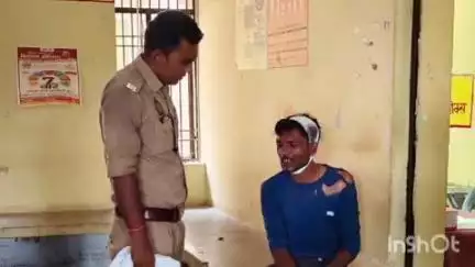 बिधूना: सहार क्षेत्र के गपचारियापुर मोड़ के पास साइकिल और मोटरसाइकिल में हुई टक्कर, तीन लोग हुए घायल