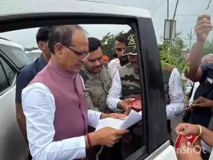 देवास नगर: खिवनी अभ्यारण्य और जामनेर नदी के उद्धार हेतु पर्यावरण प्रेमियों और इको विकास समिति ने केंद्रीय मंत्री से की बात
