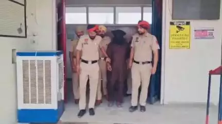 ਫਰੀਦਕੋਟ: ਭੋਲੂਵਾਲਾ ਰੋਡ ਤੋਂ 700 ਨਸ਼ੀਲੀ ਗੋਲੀਆਂ ਅਤੇ 2000 ਨਸ਼ੀਲੇ ਕੈਪਸੂਲ ਦੇ ਨਾਲ ਮੋਟਰ ਸਾਈਕਲ ਸਵਾਰ ਇੱਕ ਵਿਅਕਤੀ ਨੂੰ ਕੀਤਾ ਗ੍ਰਿਫ਼ਤਾਰ