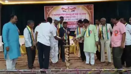 ಜಮಖಂಡಿ: ಪಟ್ಟಣದಲ್ಲಿ ಜೈನ ಸಮಾಜ ಬಾಂಧವರಿಂದ ಪ್ರತಿಭಾ ಪುರಸ್ಕಾರ ಕಾರ್ಯಕ್ರಮ