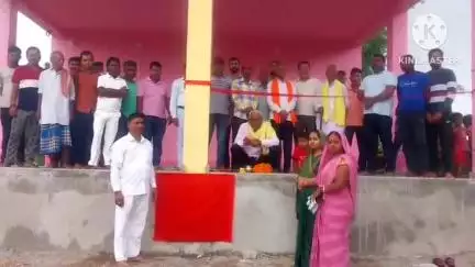 बरकट्ठा: शिलाड़ीह में जिला परिषद सदस्य द्वारा सांस्कृतिक मंच का उद्घाटन किया गया