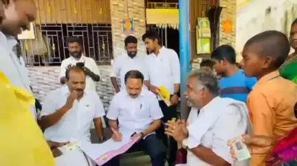 கறம்பக்குடி: புதுப்பட்டியில் 'ஓரணியில்  தமிழ்நாடு' பரப்புரையில் பங்கேற்ற MLA முத்துராஜா - வீடு வீடாக சென்று மக்களை சந்தித்தார்