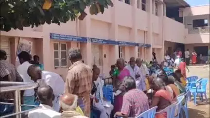 வேடசந்தூர்: எம்.பி ஜோதிமணி முயற்சியில் அரசு பெண்கள் பள்ளியில் நடைபெற்ற பொது கண் பரிசோதனை முகாம் - ஏராளமானோர் பங்கேற்பு