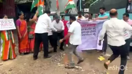 ठाणे: परिवहन मंत्री व उपमुख्यमंत्री ठाण्याचे असताना शहरातील बस डेपोत खड्ड्यांचे साम्राज्य : काँग्रेस जिल्हाध्यक्ष चव्हाण