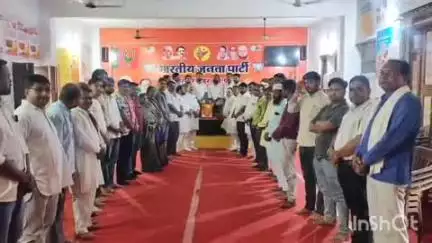 श्योपुर: शहर के शिवपुरी रोड स्थित भाजपा कार्यालय में मनाई गई डॉ. श्यामा प्रसाद मुखर्जी की जयंती