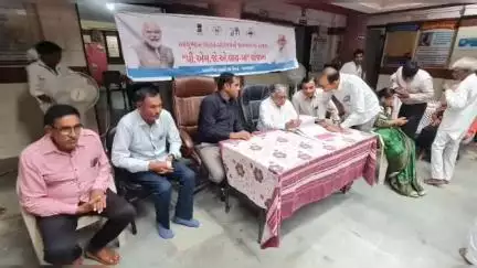 મોરબી: બગથળા પ્રાથમિક આરોગ્ય કેન્દ્ર ખાતે "સંકલ્પ સે સિદ્ધિ" કાર્યક્રમ અંતર્ગત આયુષ્યમાન વય વંદના કાર્ડ કેમ્પ યોજાયો