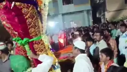 ఎమ్మిగనూరు: గోనెగండ్లలో వైభవంగా మొహరం వేడుకలు, అగ్నిగుండంలో దూకిన పీర్ల దేవుళ్ళు