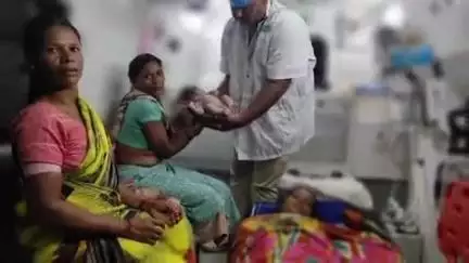 ములుగు: విరాపురంలో 108 అంబులెన్స్‌లో మహిళ ప్రసవం, పురుడు పోసిన సిబ్బంది, తల్లీబిడ్డ క్షేమం