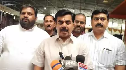 नांदेड: शेतकऱ्यांना सुखी समृद्धी ठेवण्याची पांडुरंगा चरणी प्रार्थना, तरोडा विठ्ठल मंदिरात खासदार रवींद्र चव्हाणांची प्रतिक्रिया