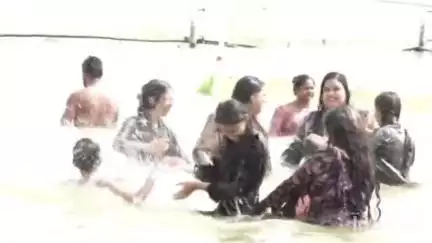 బారాషాహిద్ దర్గాలో కిటకిటలాడుతున్న భక్తులు