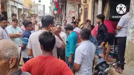 महेंद्रगढ़: महेद्रगढ मे सडक निर्माण के दौरान जेसीबी चालक ने पानी के कनेक्शन तोड़े,लोगो ने किया विरोध,पुलिस मे दी शिकायत#jansamasya