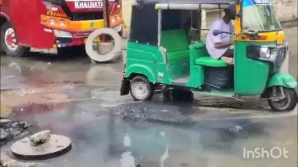 વઢવાણ: રતનપર સંજીવની સોસાયટી પાસે ગટરના ગંદા પાણી ઉભરાઇને રસ્તા પર ફરી વળતાં લોકોને હાલાકી#jansamasya
