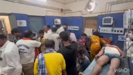 नवादा: नवादा जिले के डेरी गांव में ताजिया उठाने के दौरान करंट लगने से आठ लोग जख्मी