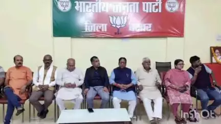 जगदलपुर: भाजपा कार्यालय में भाजपाइयों ने डॉ. श्यामा प्रसाद मुखर्जी की जयंती पर श्रद्धांजलि अर्पित की