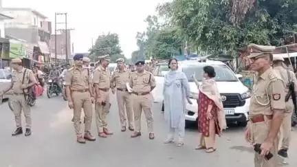 नौगावां सादात: नौगांवा तहसील में ताजिया जुलूस के रूट का जायजा लेने पहुंचे DM और SP, दिए सख्त निर्देश