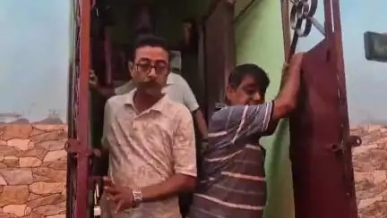 মোহনপুর: আগরতলা সুধীর দারোগাবারি চৌমুনীতে কংগ্রেস বিধায়ক গোপালচন্দ্র রায়কে ঘেরাও করে বিক্ষোভ প্রদর্শন