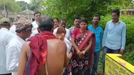 ବସ୍ତା: ବରୁଣଗଡ଼ିଆ ପଞ୍ଚାୟତର ୩ ଟି ଗ୍ରାମରେ ବିଭିନ୍ନ ପ୍ରକଳ୍ପ ର ଭିତ୍ତିପ୍ରସ୍ତର ସ୍ଥାପନ କଲେ ବସ୍ତା ବିଧାୟିକା ସୁବାସିନୀ ଜେନା