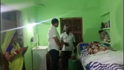 ଜଗତସିଂହପୁର: କଲେଜ ଛକ ବାସଭବନରେ ପୂର୍ବତନ ଜିଲ୍ଲା ବିଜେପି ସଭାପତି ସଂଗ୍ରାମ କେଶରୀ ମହାନ୍ତିଙ୍କ ମର ଶରୀର ଶେଷ ଦର୍ଶନ କଲେ ବିଧାୟକ