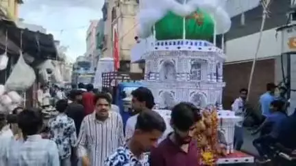 झालरापाटन: मोहर्रम पर झालरापाटन में ताजियों का जुलूस निकला, बैंड-बाजे और ढोल-नगाड़ों के साथ कर्बला पहुंचा