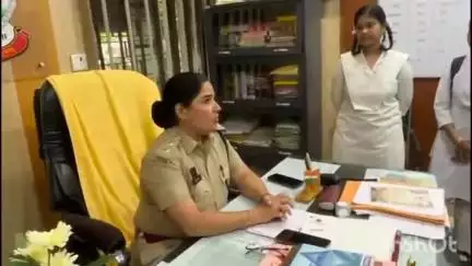 दुर्ग: स्कूली बच्चों ने शनिवार शाम को सिटी कोतवाली का भ्रमण किया, पुलिस की कार्यप्रणाली को समझा
