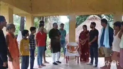 सोनभद्र बंशी सुर्यपुर: जनसंघ के संस्थापक डॉ. श्यामा प्रसाद मुखर्जी के जन्मदिन पर भाजपा नेताओं ने करमा वलराम गांव में मनाई जयंती