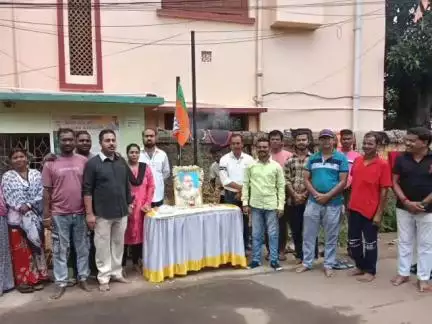 মেদিনীপুর: শ্যামাপ্রসাদ মুখার্জির জন্ম দিবস উদযাপন বিজেপির পক্ষ থেকে মেদিনীপুরে
