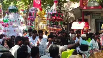 कादीपुर: मोहर्रम के मौके पर लक्ष्मणपुर ग्राम सभा से निकाला गया ताजिया जुलूस, हजारों की संख्या में लोग रहे मौजूद