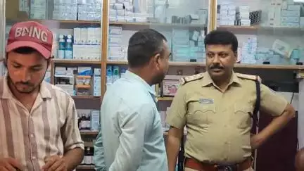 टीकमगढ़: कोतवाली थाने इलाके में अज्ञात चोर ने की सबा लाख की चोरी, पार्लर से ₹5000 और ट्रिमर भी चुराया, पुलिस जांच में जुटी