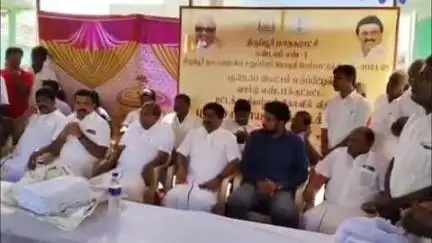 திருப்பூர் வடக்கு: அனுப்பர்பாளையம் புது காலனி பகுதியில் புதிதாக கட்டப்பட்ட சமுதாய நலக்கூடம் மற்றும் ரேஷன் கடையை ஆணையாளர் எம்பி மேயர் உள்ளிட்டவர் திறந்து வைத்தனர்