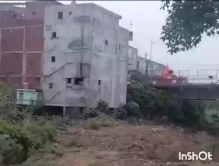 अकबरपुर: अंबेडकरनगर में NGT नियमों की अनदेखी, तमसा नदी नाले की शक्ल में, दोनों किनारों पर अवैध निर्माण से कराह रही है