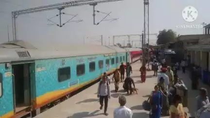 जालौर: जालौर में रविवार को सुबह 11:00 बजे 10 साल पहले सांचौर को रेल लाइन से जोड़ने के लिए सर्वे के बाद आज प्रोजेक्ट हुआ शामिल