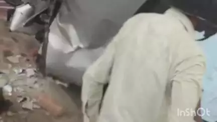 हापुड़: गांव टियाला के पास तेज रफ्तार कार अनियंत्रित होकर बिजली के पोल से टकराई, हादसे में पैदल जा रहे युवक की मौत, 4 घायल