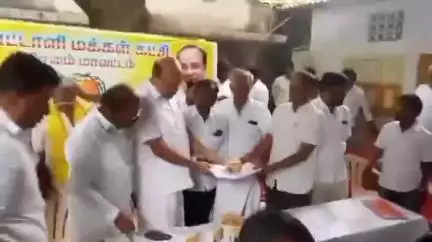 சேலம்: ஐந்து ரோடு பகுதியில் மாநகர் மாவட்ட பாமக உறுப்பினர் சேர்க்கை கூட்டம் நடைபெற்றது