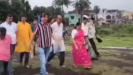 বারাবনী: বারাবনীর অরবিন্দ নগর সার্বজনীন দুর্গাপূজা উৎসব কমিটির খুঁটি পূজা, উপস্থিত মেয়র